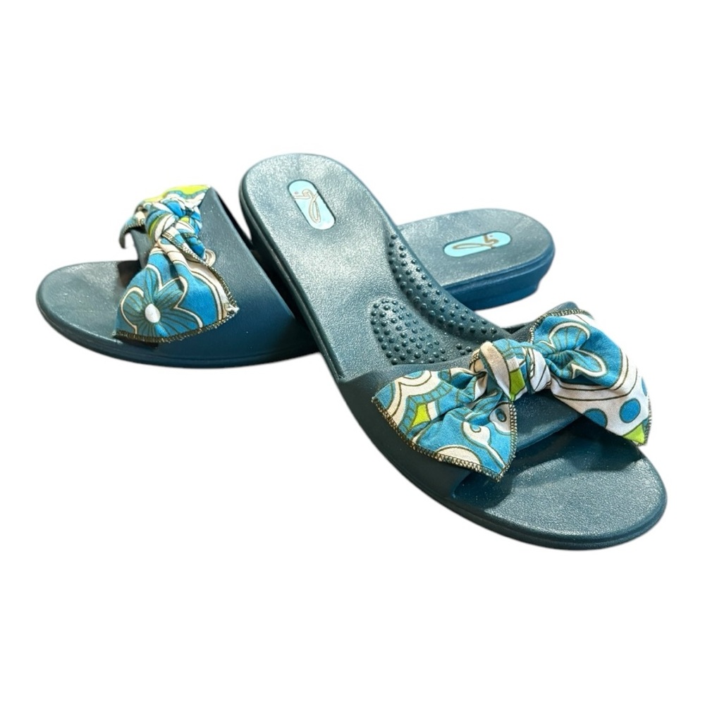Oka B slide teal sandal with a decorative bow. Size M/L